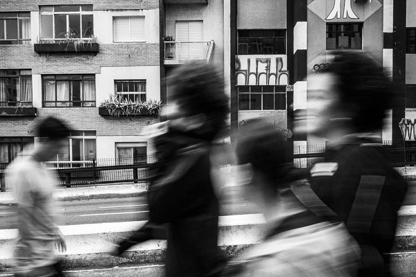 Développeuse en moment de code
